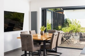Outdoor dining - Executive Harborne House (Harborne)