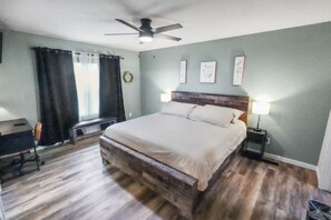 5 室のベッドルーム、アイロン / アイロン台、ベッドシーツ