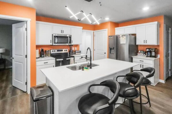 Microonde, forno, piano cottura, lavastoviglie