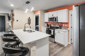 ميكروويف، فرن، موقد طهي مسطح، غسالة أطباق