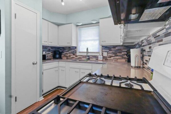 Microwave, oven, stovetop, dishwasher