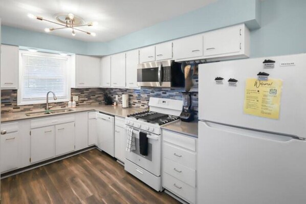 ميكروويف، فرن، موقد طهي مسطح، غسالة أطباق