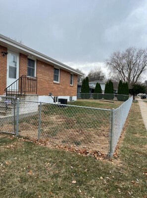 المنطقة المحيطة بالمنشأة