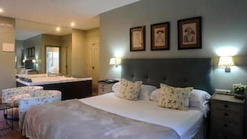 Suite Grand, 1 cama King size, alberca privada, vista al patio | Ropa de cama de alta calidad, edredón y camas con efecto memoria