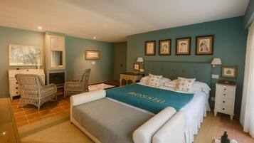 Premium Suite, 1 King Bed, Private Pool, Pool View | Premium bedding, down comforters, memory foam beds