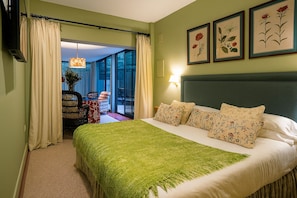 Deluxe Suite, 1 King Bed, Jetted Tub, Garden View | Premium bedding, down duvets, memory-foam beds, individually decorated