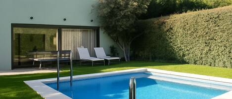 Premium-suite - 1 kingsize-seng - privat pool - udsigt til have | Terrasse/gårdhave