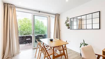 Apartamento (Modern 2-Bed Flat with Terraces in Le) | Sala de estar