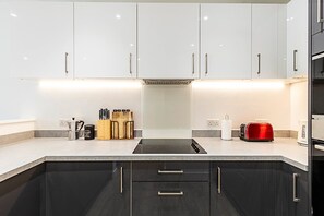 アパートメント (Modern 2-Bed Flat with Terraces in Le) | 専用キッチン