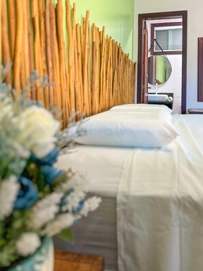 Standard Triple Room | Free WiFi - Pousada Camburi (Cairu)
