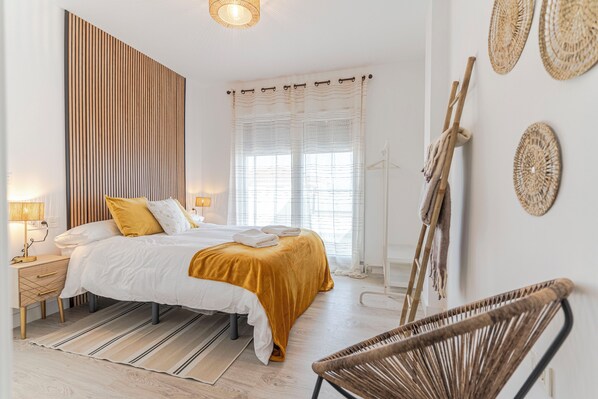 2 chambres, fer et planche à repasser, Wi-Fi, draps fournis