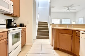 Refrigerador, microondas, horno, lavavajillas