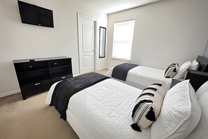 5 bedrooms, iron/ironing board, Internet, bed sheets