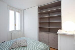 3 chambres, fer et planche à repasser, Wi-Fi, draps fournis