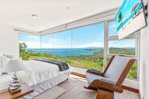 5 Schlafzimmer, Schreibtisch, Bügeleisen/Bügelbrett, Reisekinderbett