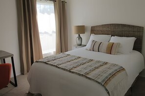 3 bedrooms, iron/ironing board, bed sheets - Premium Pool Villa Centrally Located near Disney (Kissimmee)