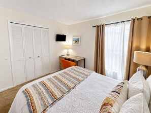 3 slaapkamers, een strijkplank/strijkijzer, beddengoed