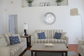 TV - Premium Pool Villa Centrally Located near Disney (Kissimmee)