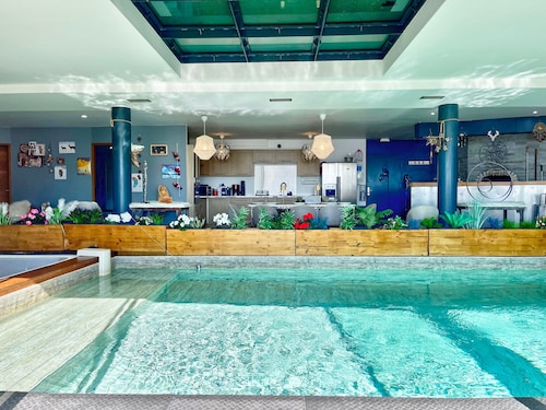 Appartement 'Vacances De Rêves' avec Vue sur la Montagne, Piscine intérieure, au pieds des pistes 