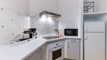 Fridge, microwave, dishwasher, coffee/tea maker