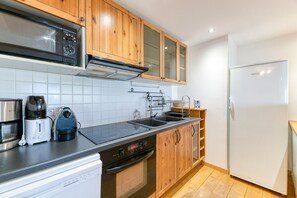 Fridge, microwave, dishwasher, coffee/tea maker