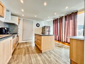 Fridge, microwave, dishwasher, coffee/tea maker - Dream Holiday Apartment - Casserousse - 18 People at the Foot of the Slopes (chamrousse)