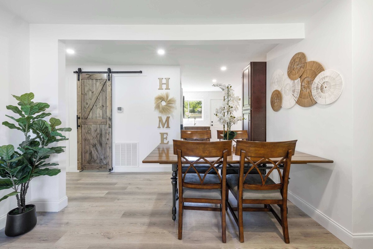 Charming 2BR Retreat – Minutes to Uptown Charlotte