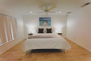 3 habitaciones, tabla de planchar con plancha y ropa de cama 