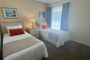 3 chambres, fer et planche à repasser, draps fournis