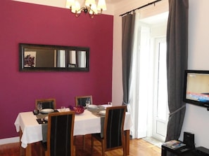 Dining - Modern 2-bed Apartment - Heart of Downtown Lisbon (Lisbon)