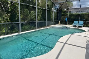 A heated pool - Emerald Island Resort : Pool & Games Room (Kissimmee)
