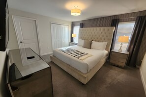 4 chambres, fer et planche à repasser, draps fournis