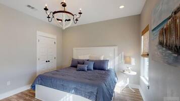 3 bedrooms, iron/ironing board, WiFi, bed sheets
