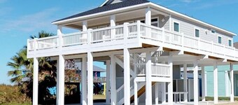 Hook, Wine, & Sinker - Crystal Beach, TX - Charming 3-bedroom Vacation Getaway!