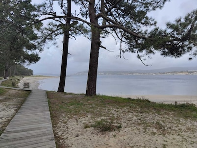 Mini apartment with bathroom, privacy and basic services, comfortable and well located.