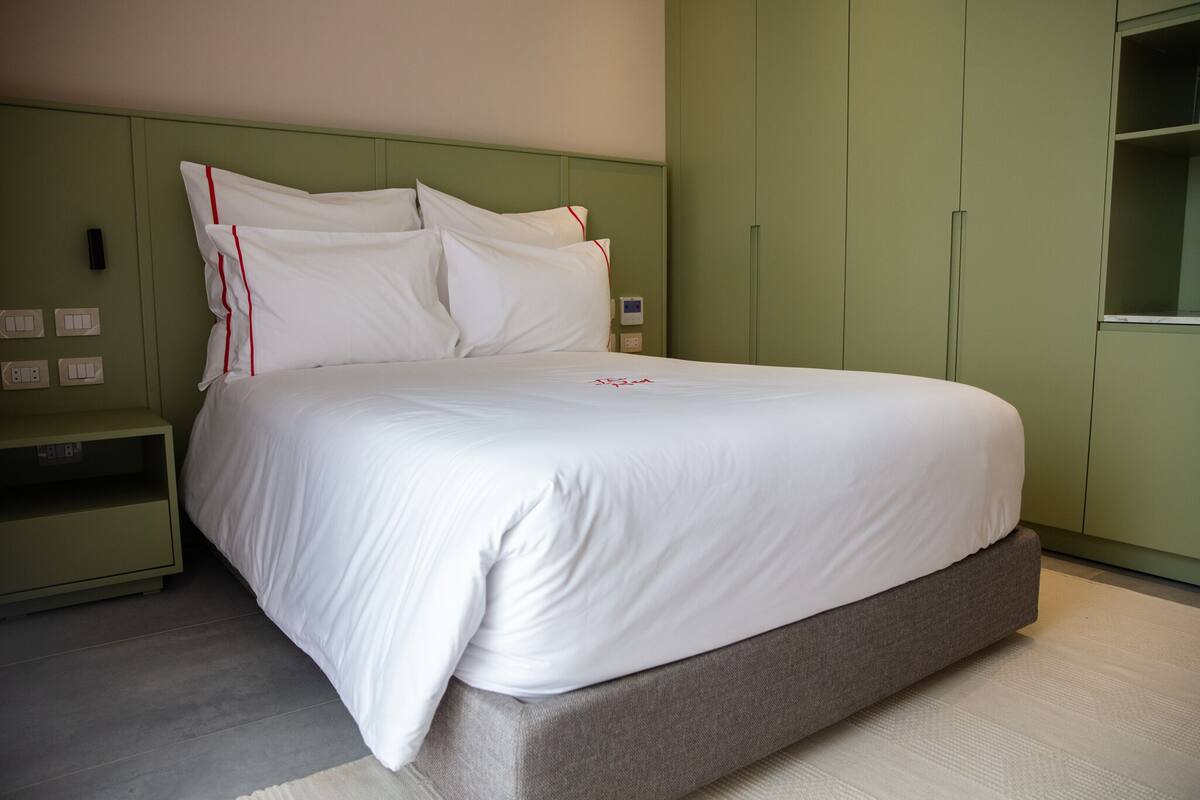 Superior Room, Non Smoking | In-room safe, iron/ironing board, WiFi (free)