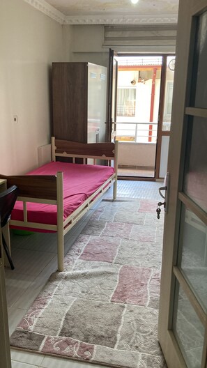 Single Room, Balcony, Garden View | Desk, laptop workspace, blackout drapes, soundproofing