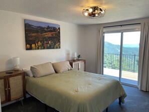 5 chambres, fer et planche à repasser, Wi-Fi, draps fournis