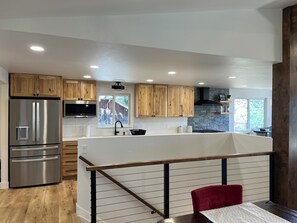 Micro-ondes, four, plaque de cuisson, lave-vaisselle