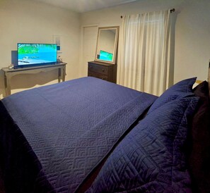 1 dormitorio, tabla de planchar con plancha, wifi y ropa de cama