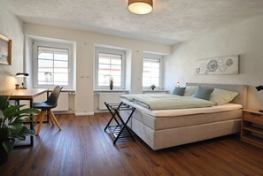 3 chambres, bureau, Wi-Fi gratuit, draps fournis