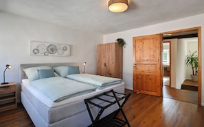 3 Schlafzimmer, Schreibtisch, kostenloses WLAN, Bettwäsche