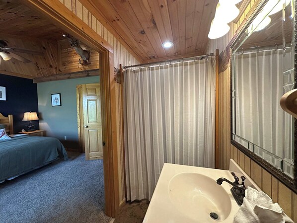 5 bedrooms, iron/ironing board, travel cot, WiFi