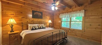 5 BDR for 20 with Hot Tub, Pool Table & Lake View!