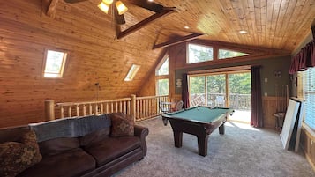 Fernseher, Kamin, Videospiele, Arbeitsbereiche
