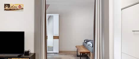 1 bedroom, desk, WiFi, bed sheets