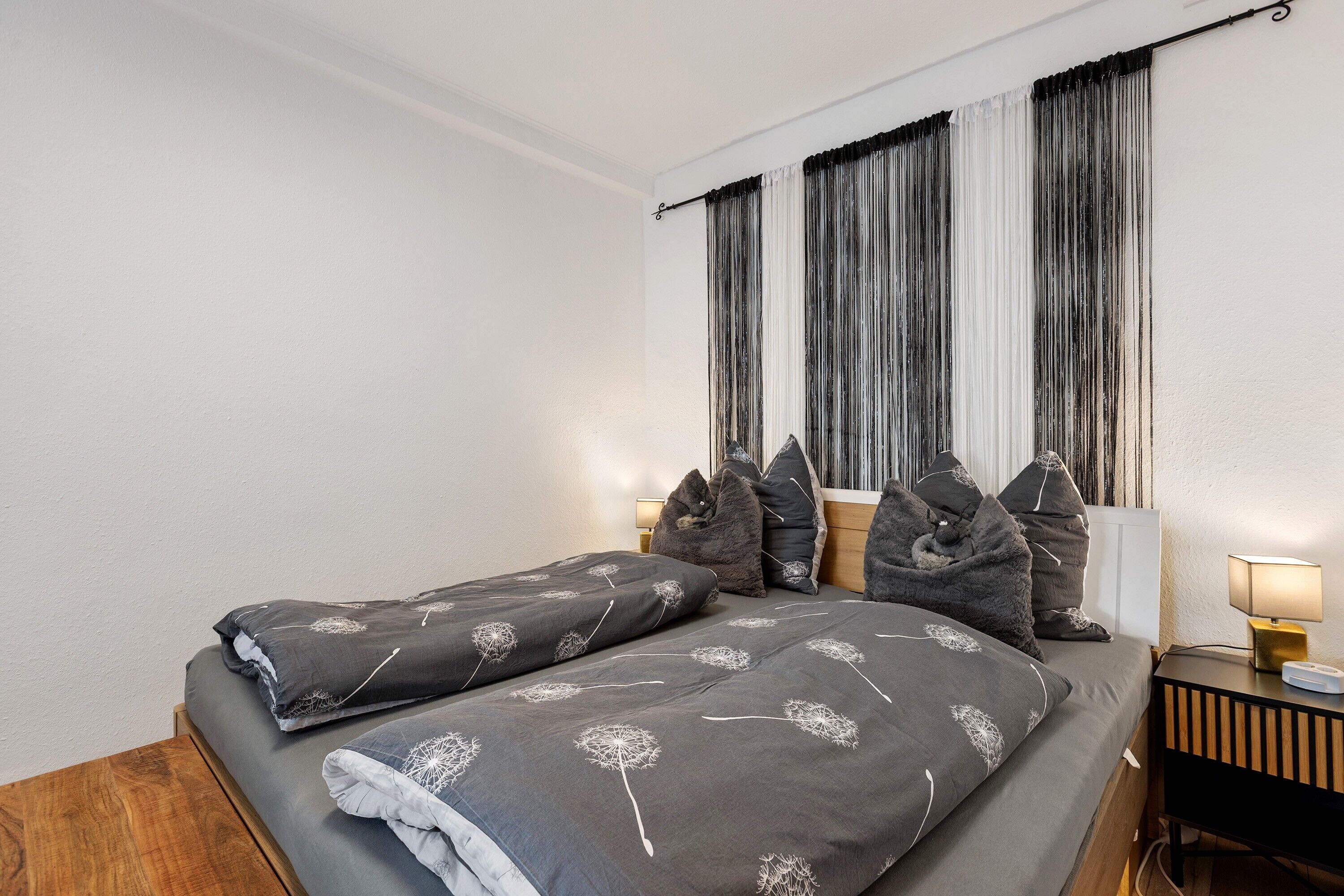 1 bedroom, desk, WiFi, bed sheets