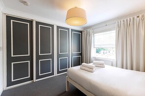 Apartment (Modern Borough Retreat with Private T)