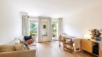 Apartment (Modern Borough Retreat with Private T) | Living room