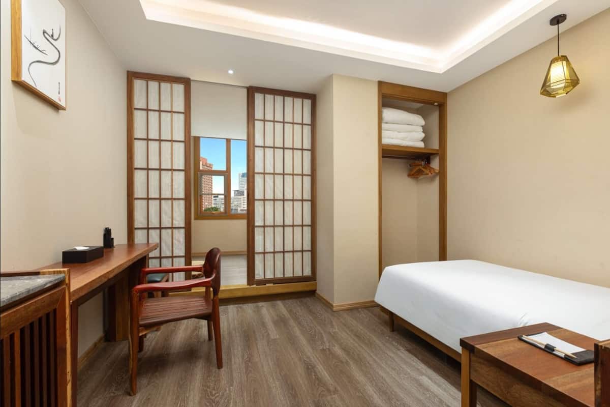 Deluxe Room, Berbilang Katil, Non Smoking